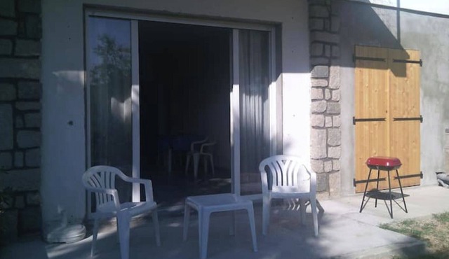 Studio Dans une Villa Avec Jardin. Ajaccio