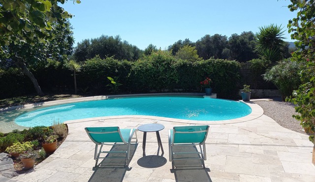 Studio Dans Villa Avec Piscine à 10min des Plages et de la Croisette