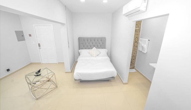 Studio/Desk/Private in TJ Near US border