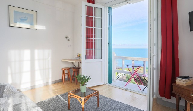 Studio "Direct Sea View for 2 People" with Sea View, 2 Balconies and Wi-Fi