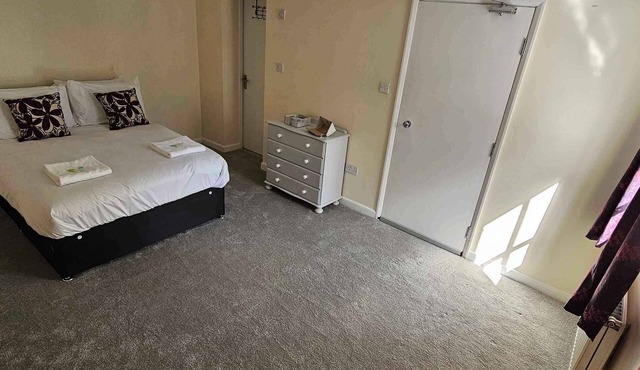 Studio Double Bed Kitchen Free Wi-Fi TV Pet-Friendly