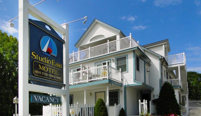 Studio East Motel