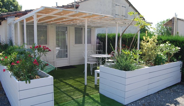 Studio 'Ema Cottage' Private Terrace, Pool & Nature | Perfect for 2