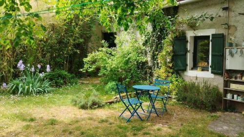 Studio en duplex et jardin au coeur du village