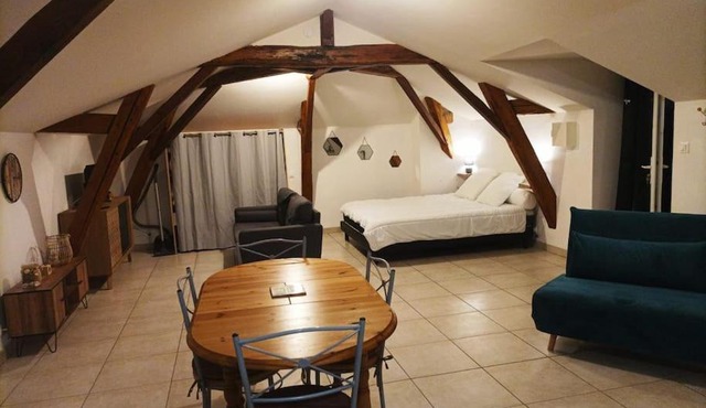 Studio en pleine campagne avec jardin privatif