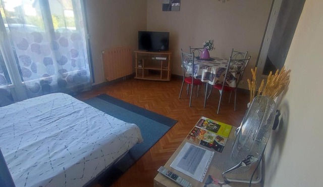 Studio en RDC avec terrasse