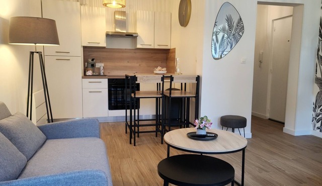 Studio-Ensuite with Shower-Street View-Le nid Coco