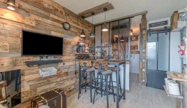 Studio 'Exceptional View' with Mountain Views, Balcony and Wi-Fi