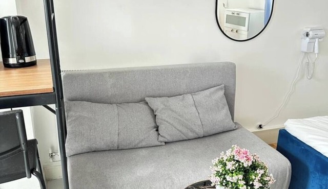 Studio Flat 8 – Peaceful Oasis in Camden Parkway