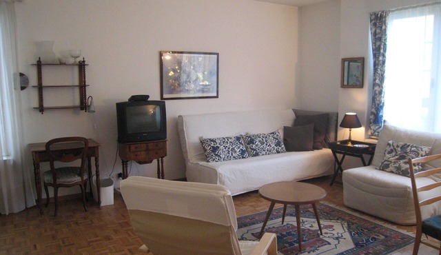 Studio flat in a peaceful area with free car park and public transportation