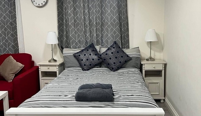 Studio flat in Acton