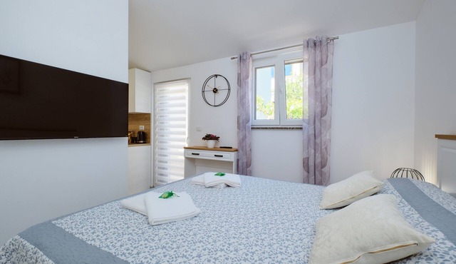 Studio flat near beach Martinšćica, Cres (AS-22582-a)