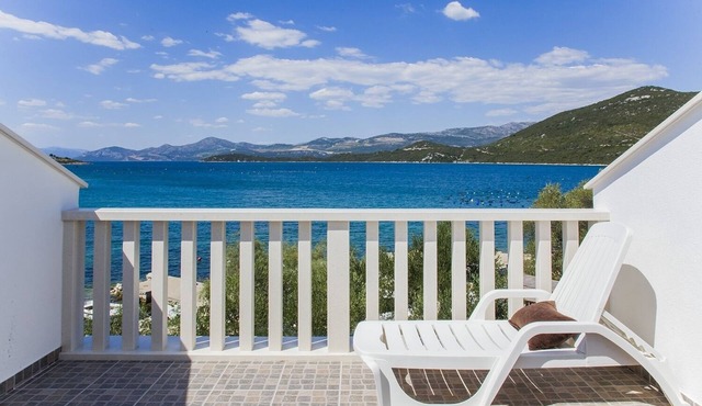 Studio flat near beach Žuronja, Pelješac (AS-14095-b)