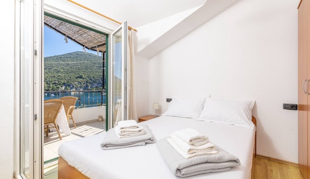 Studio flat near beach Cove Pokrivenik, Hvar (AS-2073-b)