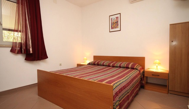 Studio flat near beach Zambratija, Umag (AS-6997-a)