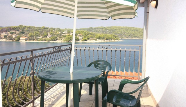 Studio flat near beach Nečujam, Šolta (AS-5182-a)