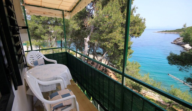 Studio flat near beach Basina, Hvar (AS-542-b)