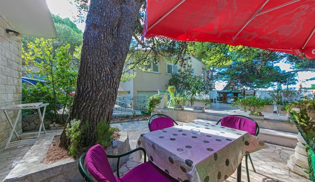 Studio flat near beach Brela, Makarska (AS-6007-a)