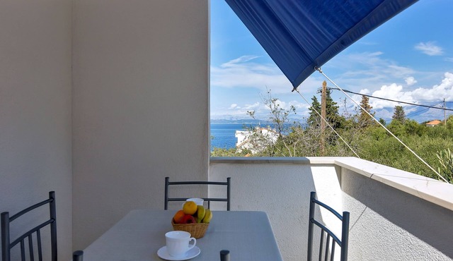 Studio flat near beach Cove Pokrivenik, Hvar (AS-5231-e)