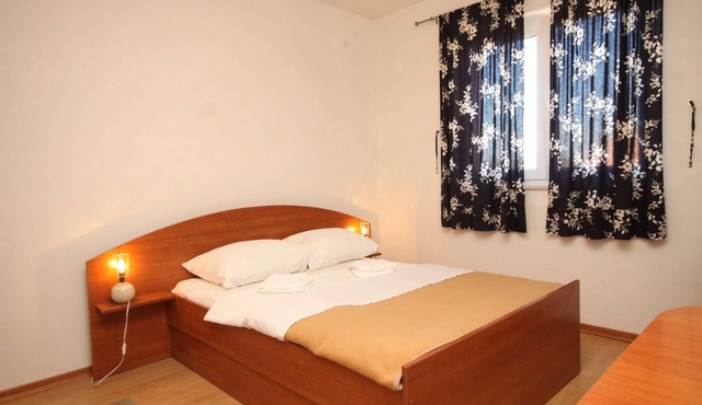 Studio flat near beach Banj, Pašman (AS-8206-a)