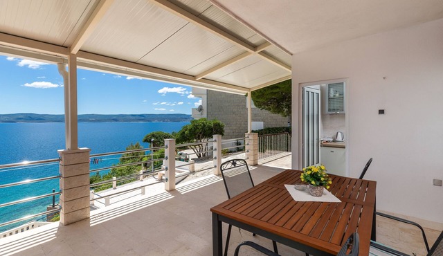 Studio flat near beach Mimice, Omiš (AS-18149-a)
