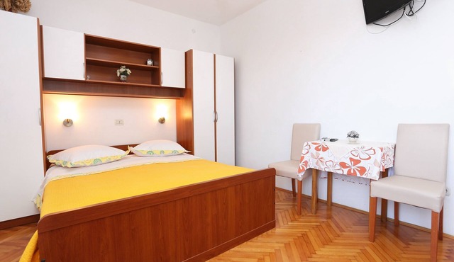 Studio flat near beach Promajna, Makarska (AS-2605-b)