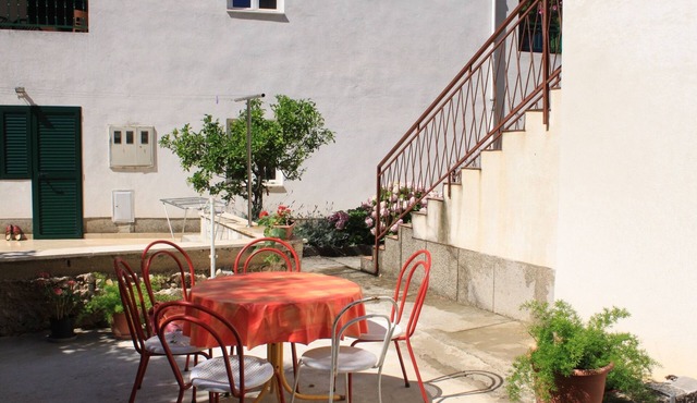 Studio flat near beach Promajna, Makarska (AS-2605-c)