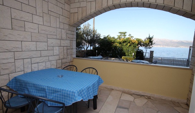 Studio flat near beach Slatine, Čiovo (AS-1139-b)