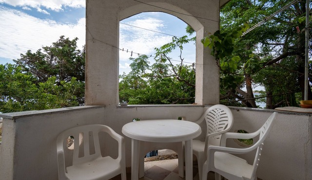 Studio flat near beach Vidalići, Pag (AS-6519-a)