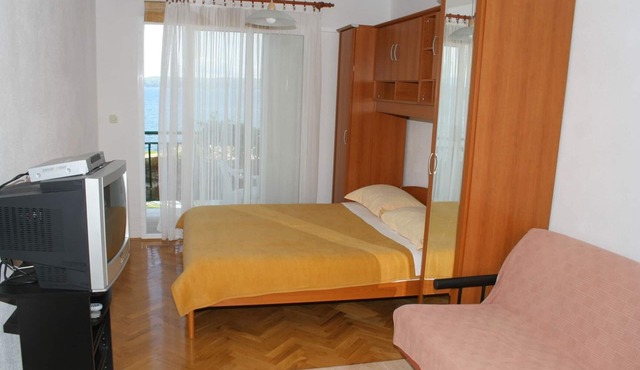 Studio flat near beach Igrane (Makarska) (AS-2679-c)