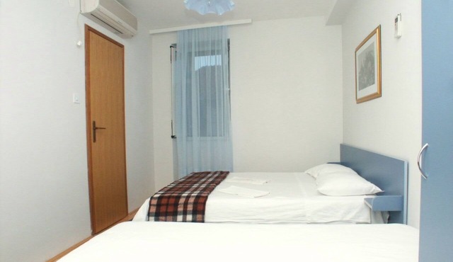 Studio flat near beach Komiža, Vis (AS-2429-e)