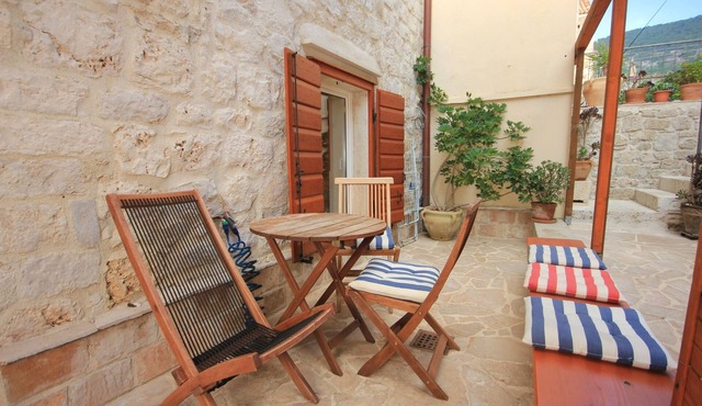Studio flat near beach Komiža, Vis (AS-3035-f)