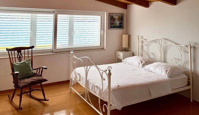 Studio flat near beach Tisno, Murter (AS-14346-a)