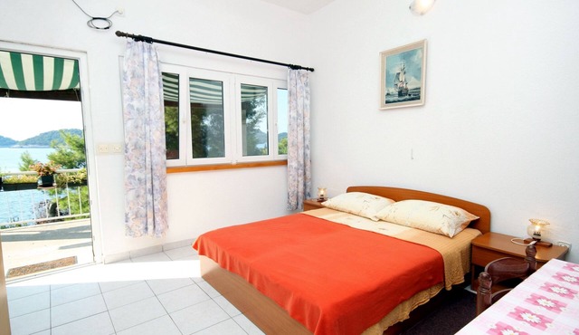 Studio flat near beach Ubli, Lastovo (AS-8354-a)