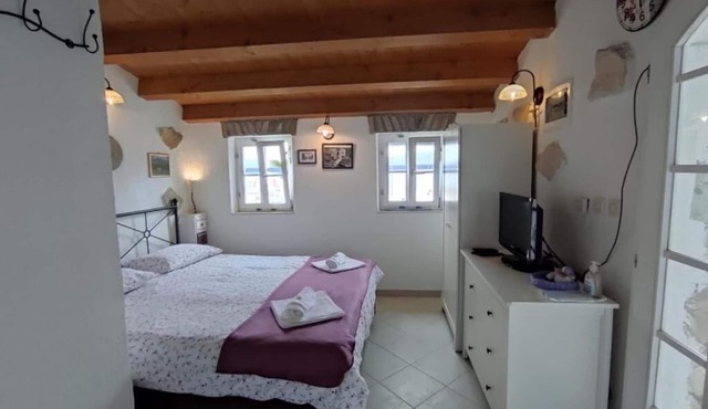 Studio flat near beach Valun, Cres (AS-20860-a)