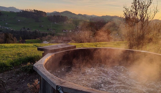 Studio flat sunehus.ch with hot tub