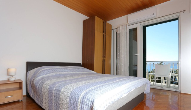 Studio flat with balcony and sea view Lokva Rogoznica, Omiš (AS-18211-b)
