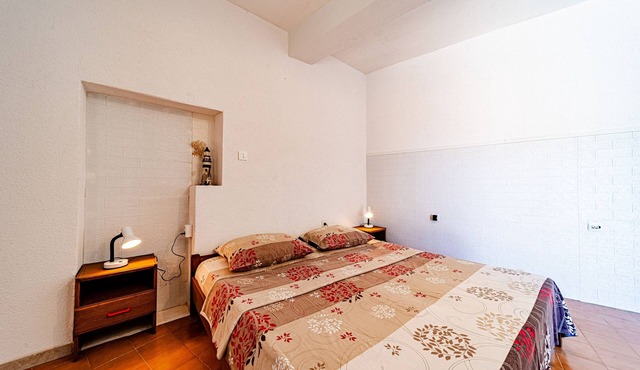 Studio flat with air-conditioning Ubli, Lastovo (AS-24676-a)