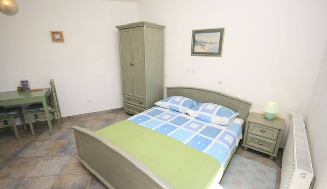 Studio flat with balcony and sea view Makarska (AS-9696-b)