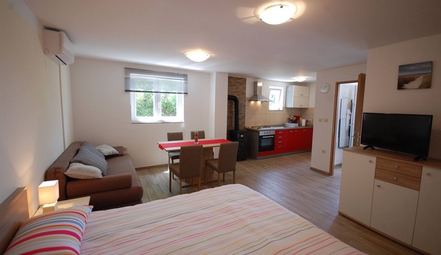 Studio flat with balcony Sveti Vid, Krk (AS-20629-a)