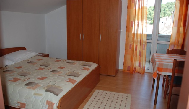 Studio flat with balcony and sea view Kukljica, Ugljan (AS-8478-a)