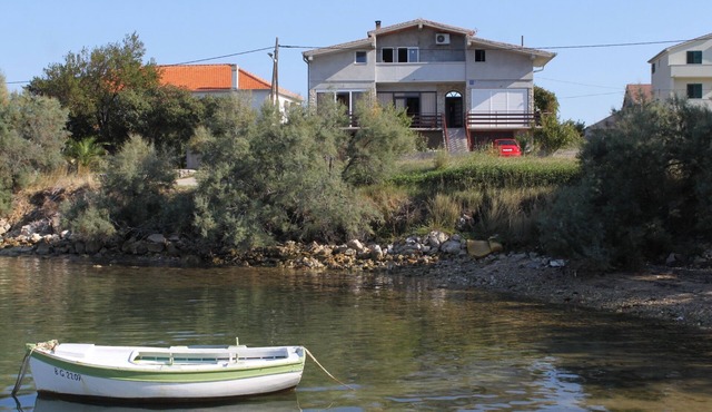 Studio flat with balcony and sea view Neviđane, Pašman (AS-8401-a)