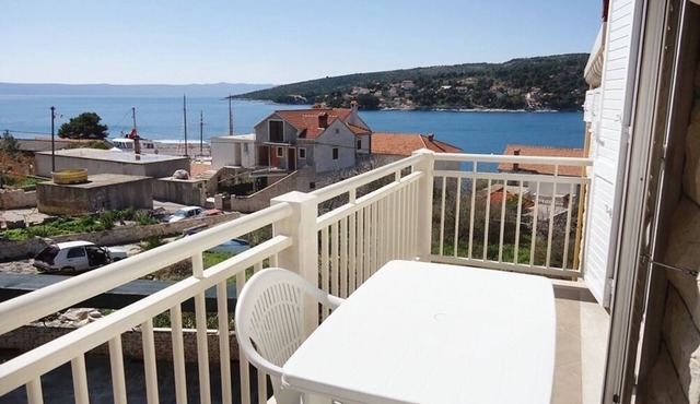Studio flat with balcony and sea view Sumartin, Brač (AS-5620-c)