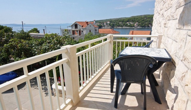 Studio flat with balcony and sea view Sumartin, Brač (AS-5620-a)