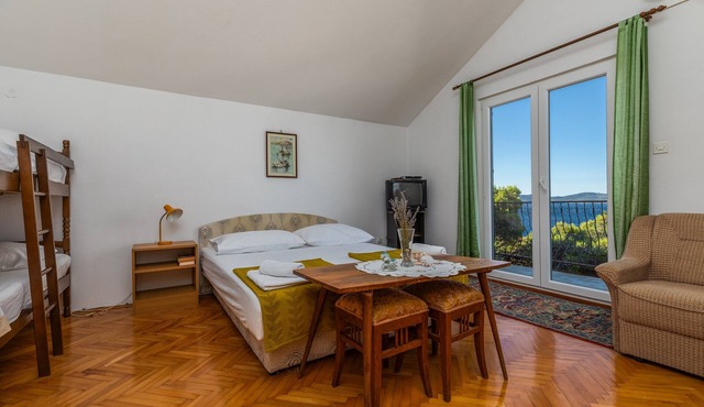 Studio flat with balcony and sea view Marušići, Omiš (AS-21608-a)