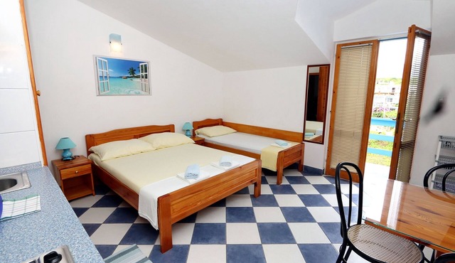 Studio flat with balcony and sea view Sućuraj (Hvar) (AS-3589-l)