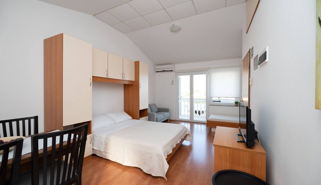 Studio flat with balcony and sea view Sukošan, Zadar (AS-6131-c)