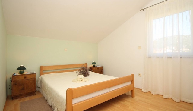 Studio flat with balcony Vinišće, Trogir (AS-8660-b)