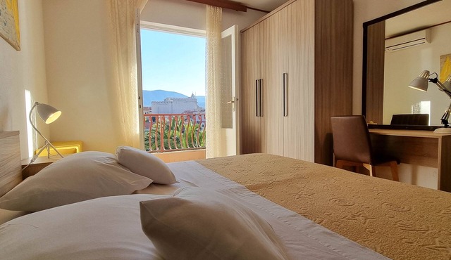 Studio flat with balcony and sea view Vrboska, Hvar (AS-540-a)