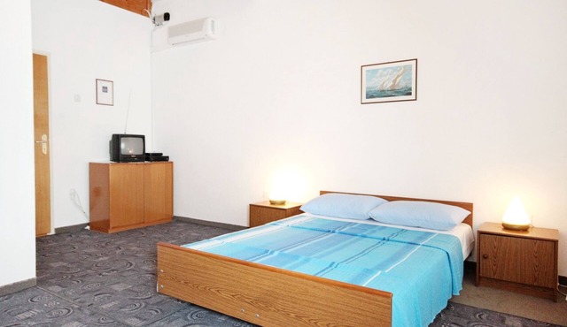 Studio flat with balcony and sea view Vrsi - Mulo, Zadar (AS-5796-a)